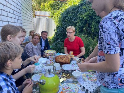 Елена Лапушкина побывала в гостях у многодетной семьи Ржевских, которые год назад получили сертификат на покупку жилья Елена Лапушкина побывала в гостях у многодетной семьи Ржевских, которые год назад получили сертификат на покупку жилья