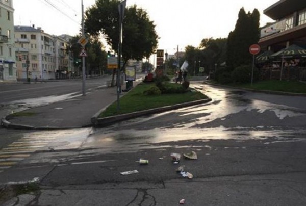 На въезде в &laquo;Макдоналдс&raquo; на Полевой водитель внедорожника сбил 23-летнюю девушку 