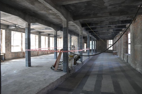 Дмитрий Азаров и Владимир Мединский оценили ход реставрации Фабрики-кухни Дмитрий Азаров и Владимир Мединский оценили ход реставрации Фабрики-кухни