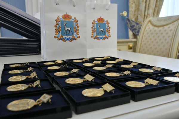 Глава региона Дмитрий Азаров наградил ученых за достижения в науке и технике 