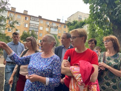 Глава города проверила благоустройство территорий в Советском районе Глава города проверила благоустройство территорий в Советском районе