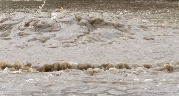 В Самаре улицы исчезли под водой В Самаре улицы исчезли под водой