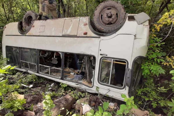 На трассе &laquo;Самара - Оренбург&raquo; перевернулся автобус с пассажирами: погибла женщина 