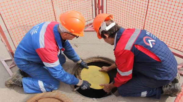 В Самаре ставят устройства для защиты пешеходов от падений в люки