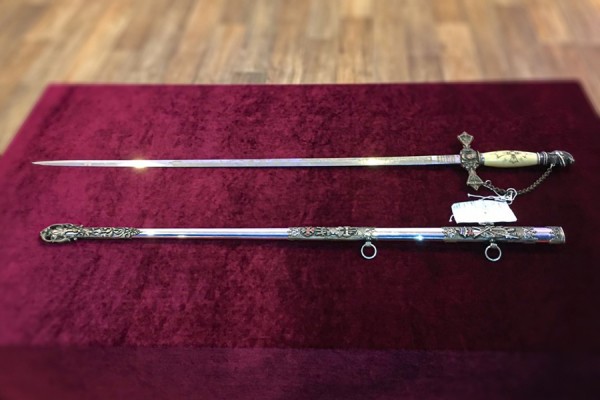В самарский музей передали ритуальный меч тамплиеров 