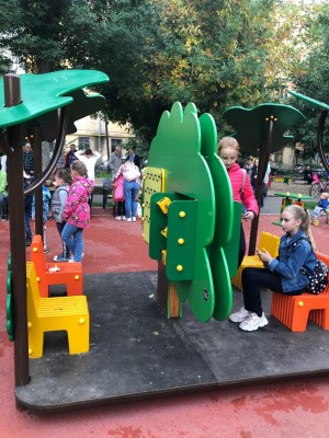 В Советском районе открыли дворовую площадку, благоустроенную по нацпроекту &laquo;Жилье и городская среда&raquo; 