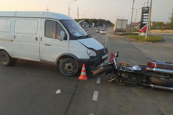 &laquo;Газель&raquo; врезалась в мотоцикл в Жигулевске 