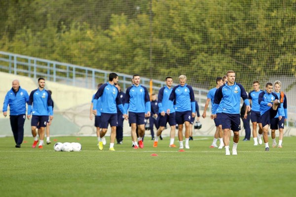 В самарских «Крыльях Советов» хотят привязать зарплату игроков к голам и передачам  В самарских «Крыльях Советов» хотят привязать зарплату игроков к голам и передачам