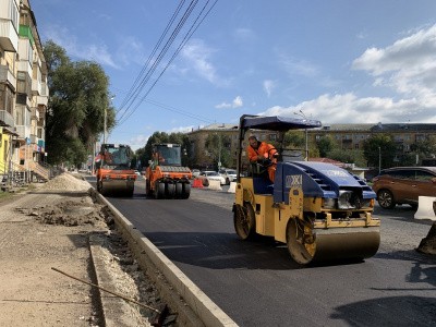 Нацпроект &laquo;Безопасные и качественные автомобильные дороги&raquo;:  на улице Победы идет устройство дополнительных парковок  и переключение новых светофоров 