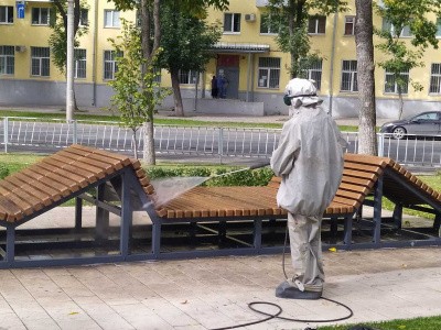 Санитарная обработка городских территорий проводится  в непрерывном режиме