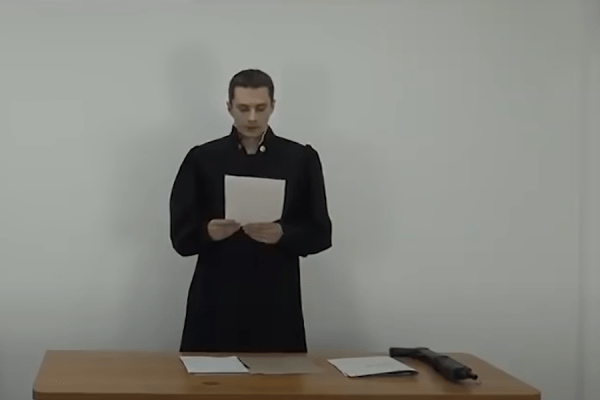 В Самаре начали рассматривать дело активиста, который инсценировал «суд» над президентом В Самаре начали рассматривать дело активиста, который инсценировал «суд» над президентом