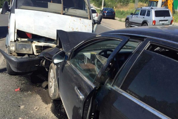 В Тольятти иномарка врезалась в фуру: скончался водитель 