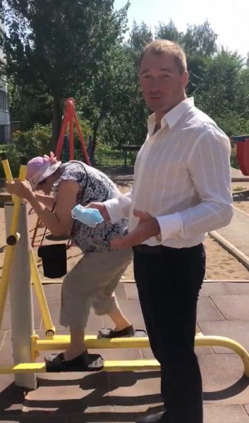 В блогах: самарский депутат выложил видео с боевой пенсионеркой 