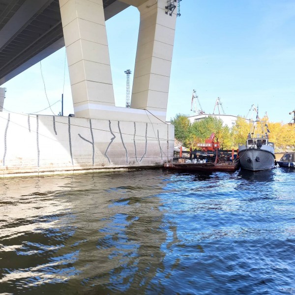 В блогах: на Фрунзенском мосту уже треснули опоры 