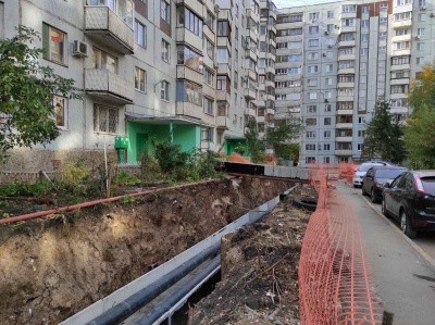 Первый заместитель главы города Владимир Василенко провел ежедневный выездной штаб по подключению отопления и ремонту теплосетей