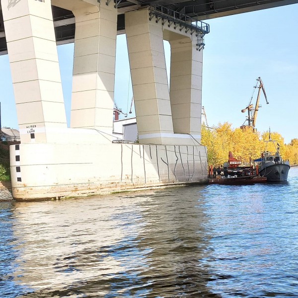 В блогах: на Фрунзенском мосту уже треснули опоры 