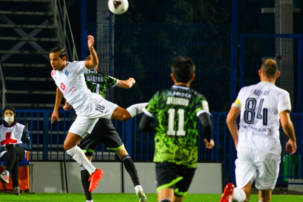 &laquo;Крылья&raquo; в упорной борьбе вырвали очко у &laquo;Нефтехимика&raquo; 