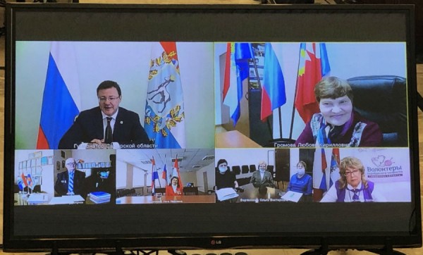 Дмитрий Азаров провел встречу с с ветеранами и общественниками Дмитрий Азаров провел встречу с с ветеранами и общественниками