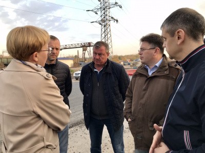 Глава города проверила ход строительства дороги и школы 