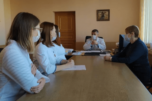 120 ординаторов СамГМУ направили в помощь поликлиникам области