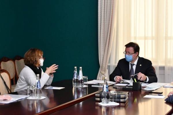 Дмитрий Азаров провел встречу с гендиректором Третьяковской галереи Зельфирой Трегуловой 