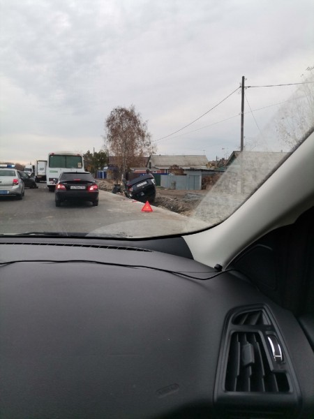 Появилось видео, как в Самаре на крышу перевернулся автомобиль