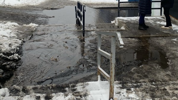 В Самаре на улице Алексея Толстова образовалось озеро