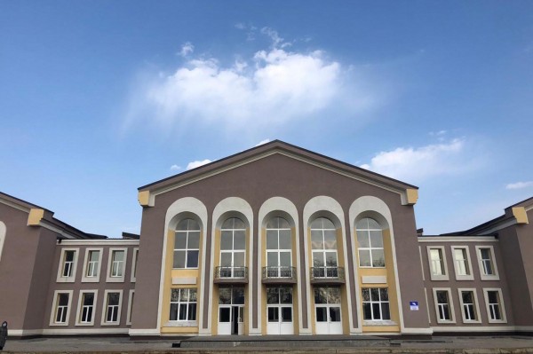 Дмитрий Азаров оценил качество ремонта крупнейшего сельского ДК в Самарской области Дмитрий Азаров оценил качество ремонта крупнейшего сельского ДК в Самарской области