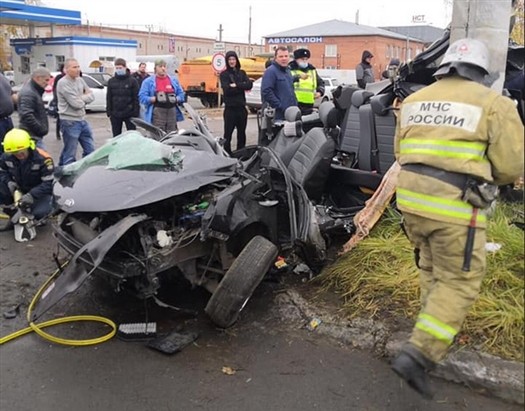 
В Тольятти KIA врезалась в столб, есть пострадавший
