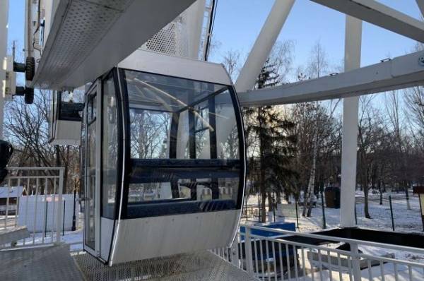 Колесо обозрения в парке Гагарина обрабатывают хлорсодержащим раствором