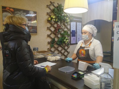 Нарушений все меньше: контроль объектов потребительского рынка за соблюдением рекомендаций Роспотребнадзора продолжается в ежедневном режиме