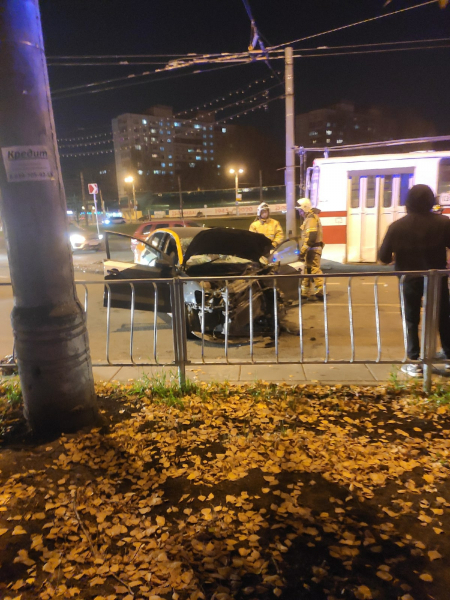 Невезучий &laquo;Делимобиль&raquo;: пьяные водитель и пассажир каршеринга попали в ДТП на Стара-Загоре 