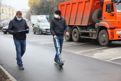 &laquo;Безопасные и качественные автомобильные дороги&raquo;: в Самаре с участием общественников идет приемка ремонта  на улице Победы, комплексно обновленной по нацпроекту