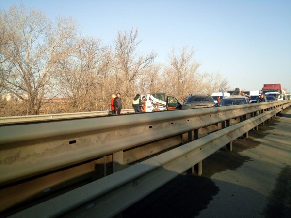 Из-за аварии парализовало движение на Южном шоссе 