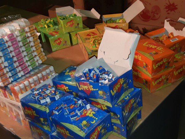 Таможенники задержали миллион контрафактных шоколадок и жевательных резинок 