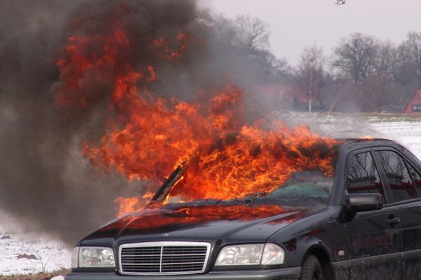 В Самарской области таксиста подозревают в поджоге авто 