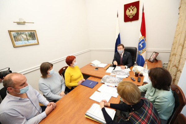 Дмитрий Азаров поддержал инициативу жителей Кировского района по строительству детсада 