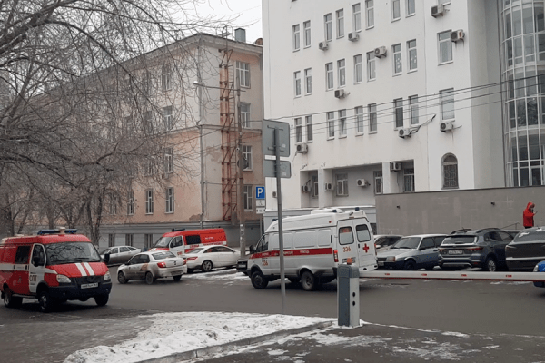 В Самаре эвакуировали людей из главного корпуса Политеха В Самаре эвакуировали людей из главного корпуса Политеха