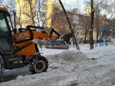 Последствия обильного снегопада: во дворах Самары усилена работа техники и бригад кровельщиков