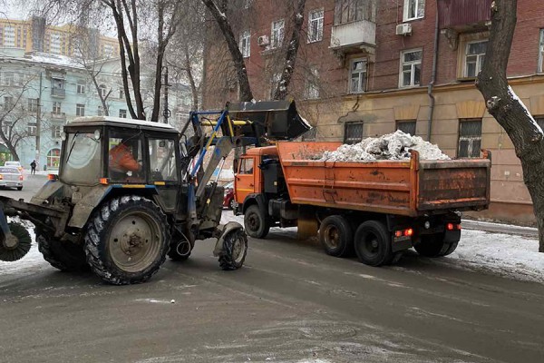 Дороги Самары чистили от снега 393 человека и 540 снегоуборочных машин 