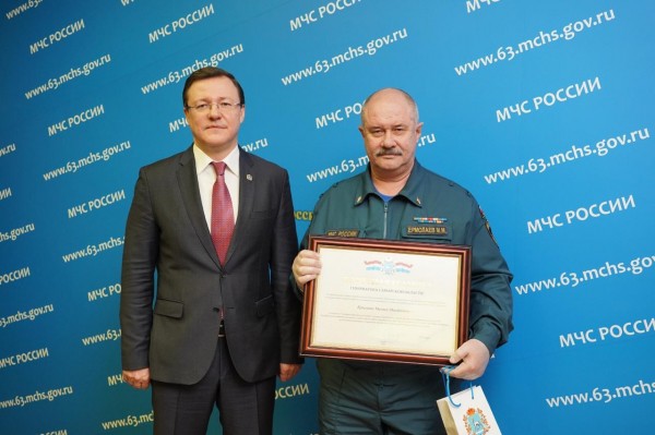 Дмитрий Азаров поздравил сотрудников МЧС с профессиональным праздником 