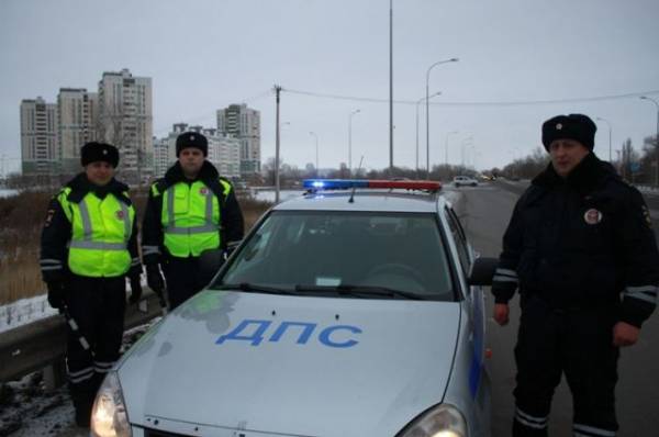 Полицейские Самары помогли доставить в больницу женщину с больным сердцем