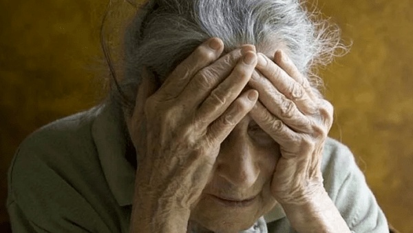 &laquo;Заперли одну в квартире&raquo;: пожилая женщина из Самары уже полгода не может выйти на улицу