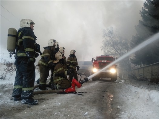 
Горевшее здание на Самарском подшипниковом заводе обрушилось
