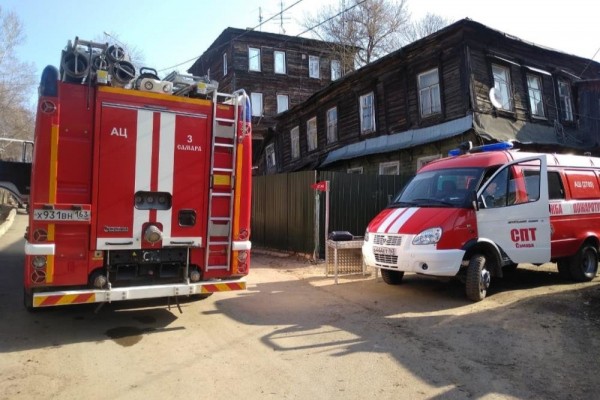 В Самаре обрушилась стена трехэтажного жилого дома В Самаре обрушилась стена трехэтажного жилого дома