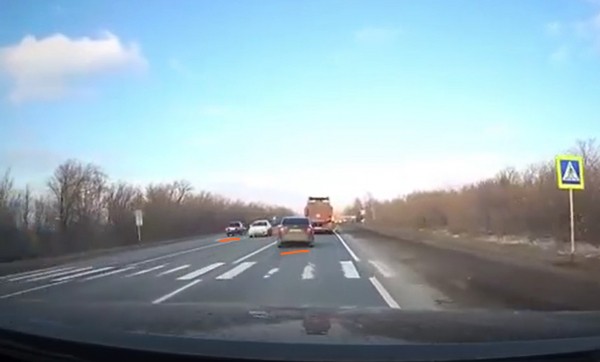 Под Самарой &laquo;лихачи&raquo; на трассе устроили гонки по &laquo;встречке&raquo; 