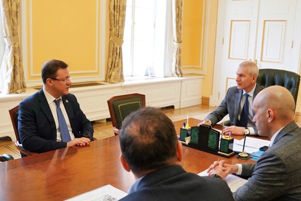 Дмитрий Азаров и Олег Матыцин обсудили вопрос привлечения инвестиций в строительство спортобъектов Самарской области 