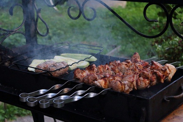 Эксперты рассчитали индекс майского шашлыка в России 