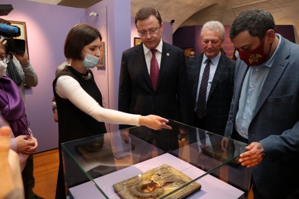 Дмитрий Азаров открыл всероссийскую выставку легендарного живописца Григория Журавлева 