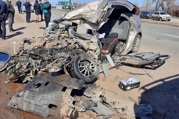 Иномарка превратилась в груду железа: в Самарской области произошла смертельная авария 